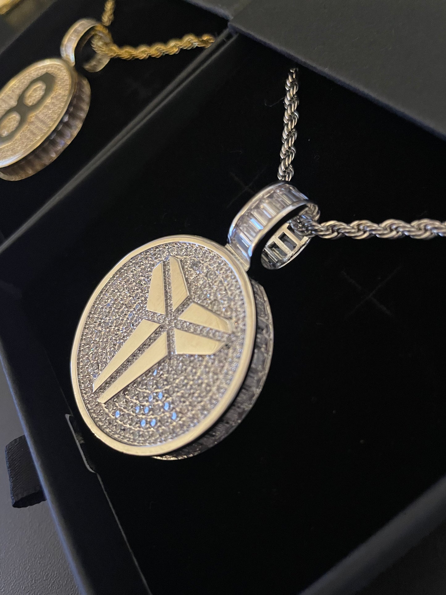 Kobe pendant