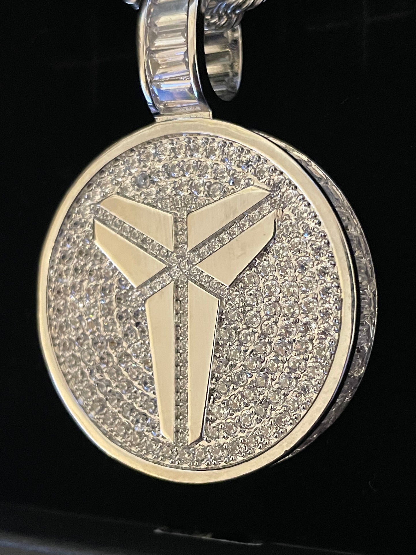 Kobe pendant