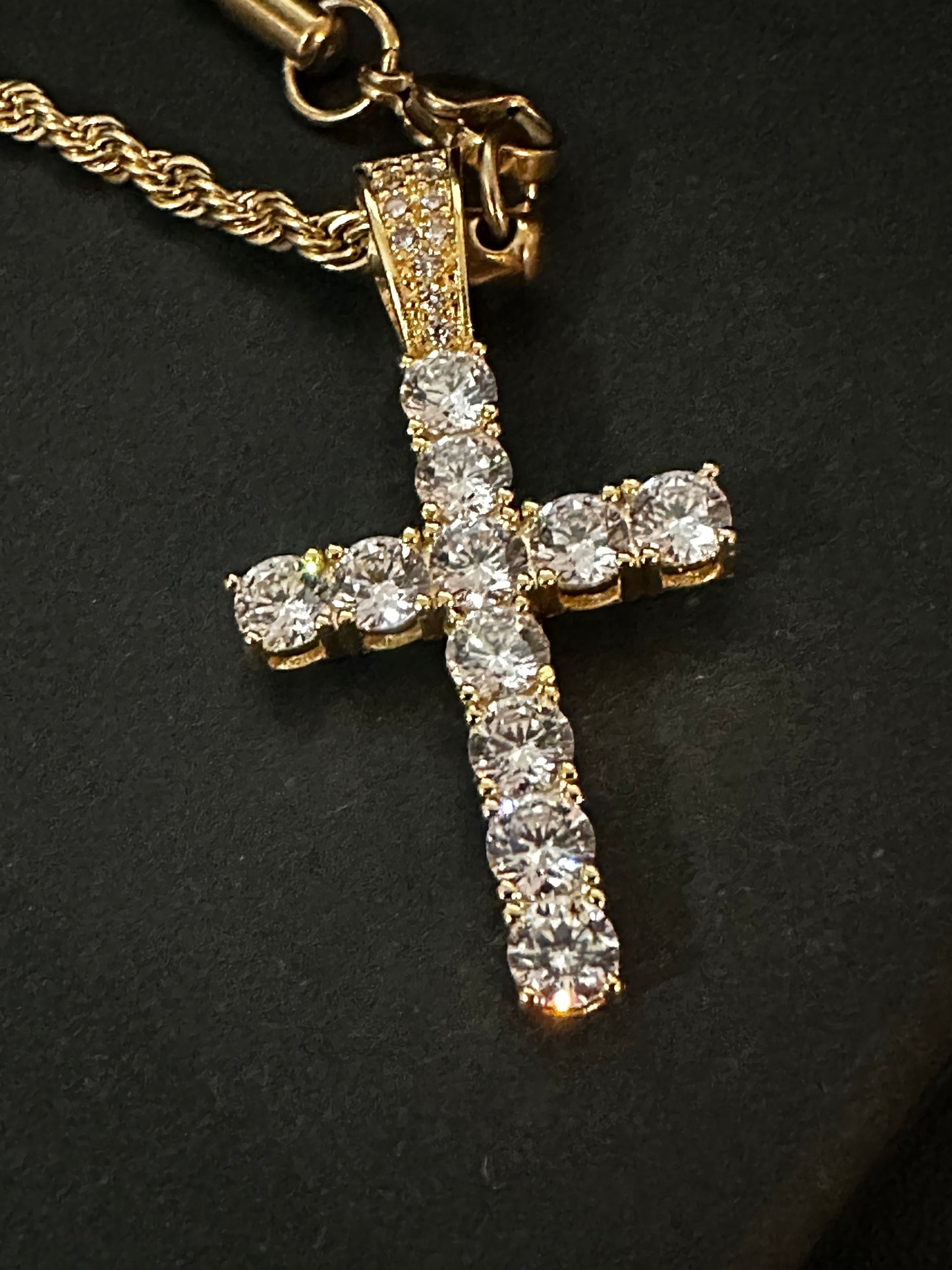 Cross CZ pendant (gold)