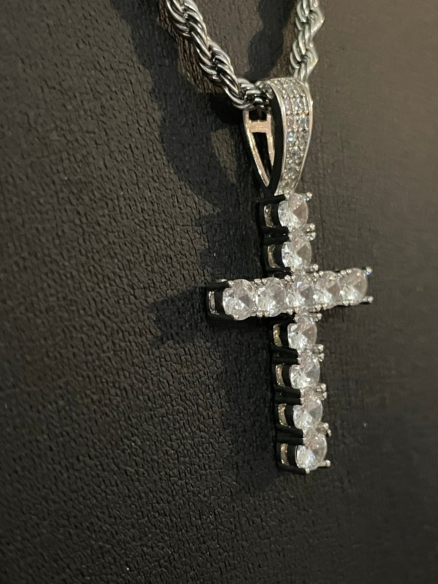 Cross CZ pendant (white gold)