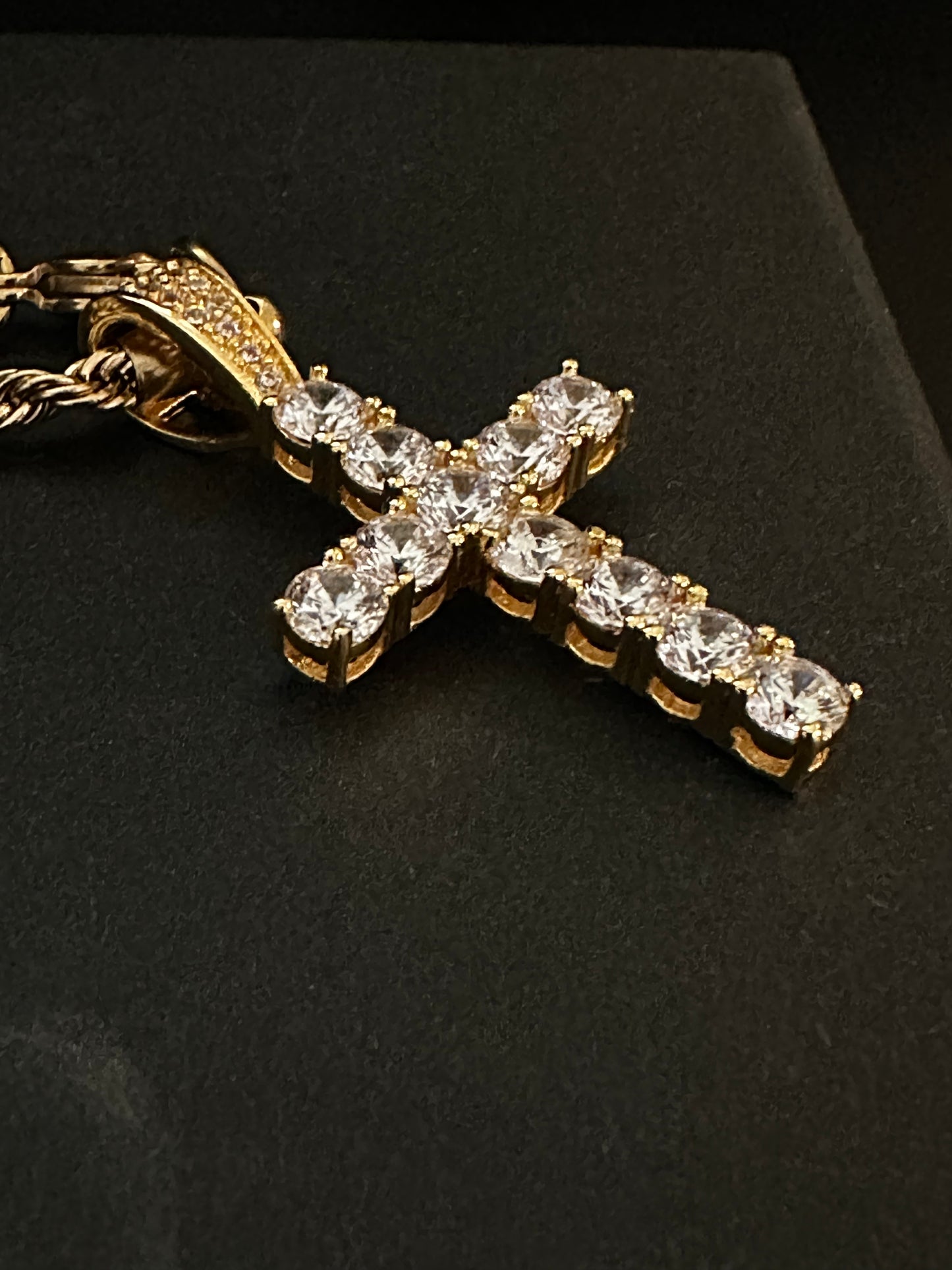 Cross CZ pendant (gold)