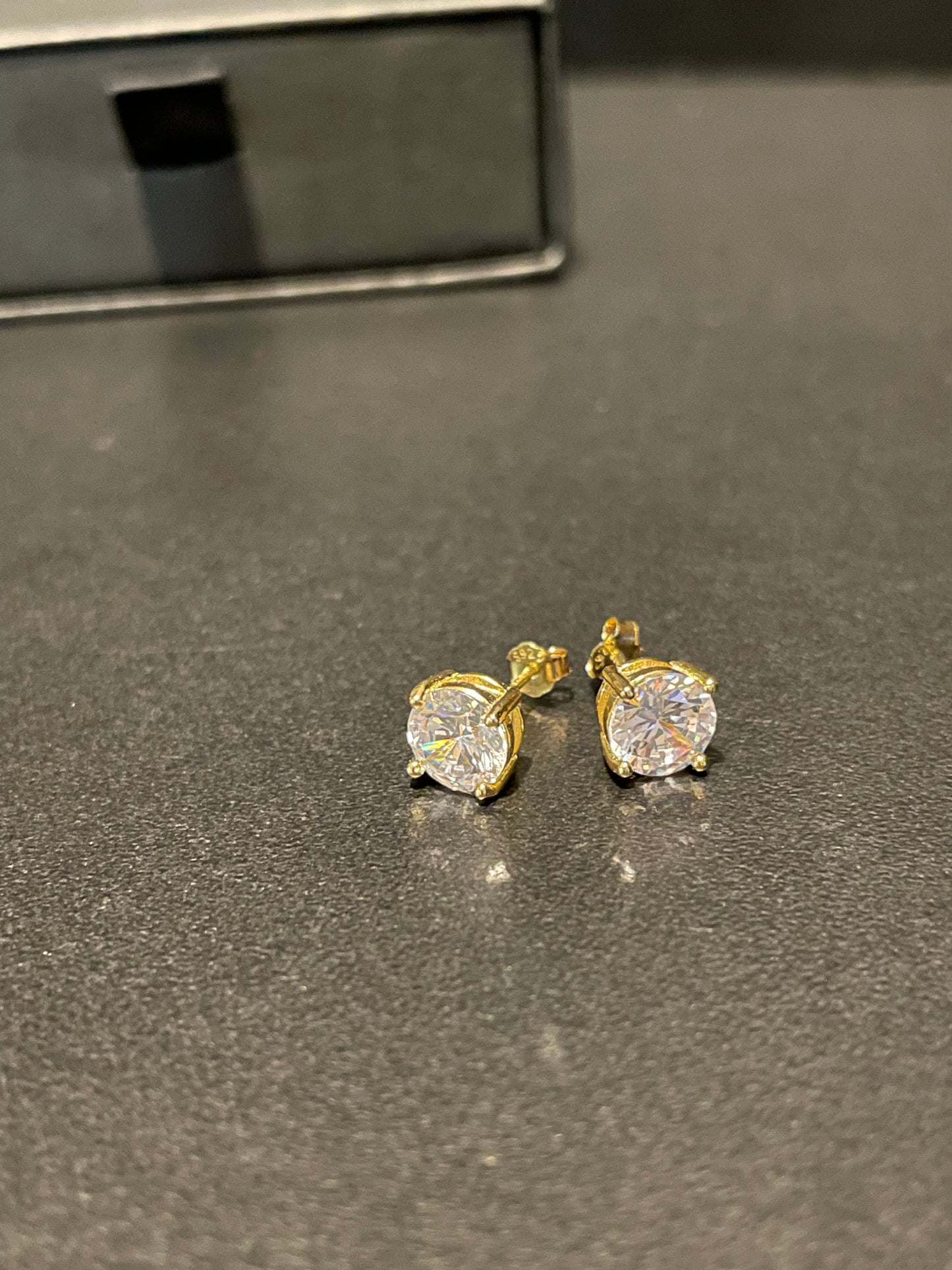 Gold Cubic diamond stud earrings (8mm)